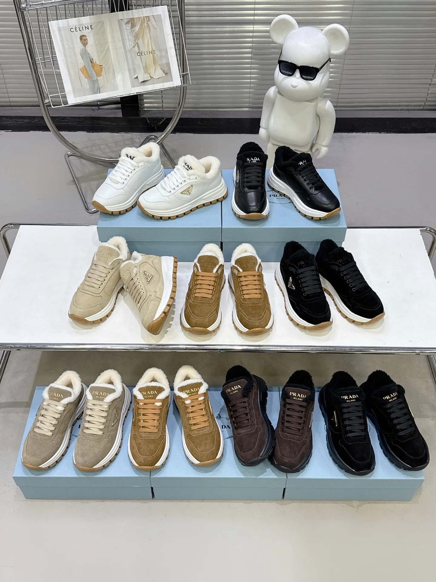 【PRADA】P: 660💰Couple style▪️Size: Women’s 35-40⚛Size: Men’s 39-44(45 customized) 2025 𝐬𝐬Prada’s new product, coming with strength! ❣️Many Internet celebrities have the same style, fashionable and versatile nice items, original shoes are developed and purchased from Italian counters, and are reproduced 1:1 according to the original taste. This year’s theme is not to be defined, embodying texture through simplicity💛From thick-soled sneakers to zigzag short boots to 2025 flat shoes, everything reveals a sure-fire momentum... It combines gentleness and handsomeness, the finishing touch for women❤️ Wear-resistant and ultra-light two-color outsole.